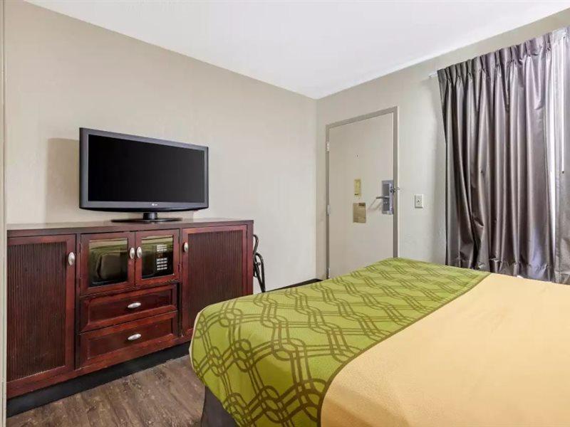 Econo Lodge Augusta, Downtown Экстерьер фото